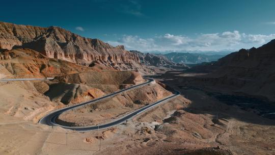 西藏旅游风光扎达土林红色山谷蜿蜒公路