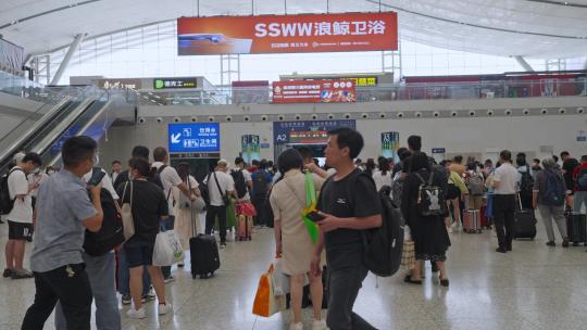深圳北站火车站高铁站旅客检票口排队中景3视频素材模板下载