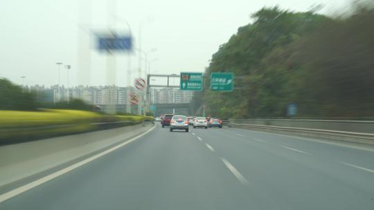 城市公路快速行驶车内第一视角速度感飙车视频素材模板下载