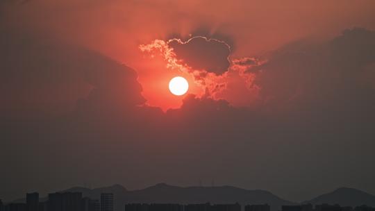 城市远山夕阳光线落日云彩延时