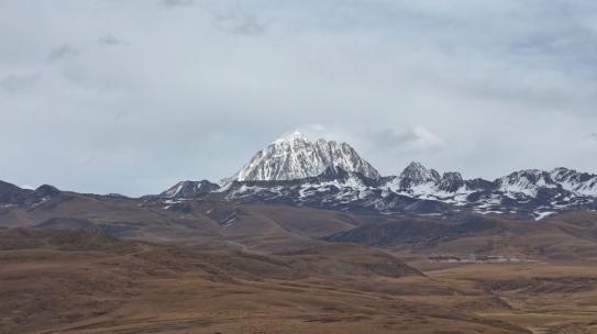 川西雅拉雪山航拍延时高清在线视频素材下载