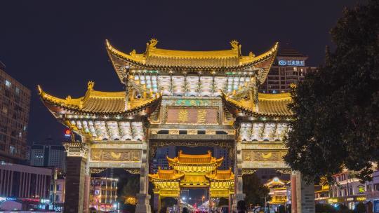 云南昆明市标金马碧鸡坊夜景延时摄影