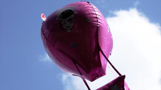 氢气球天空飞行视频素材模板下载