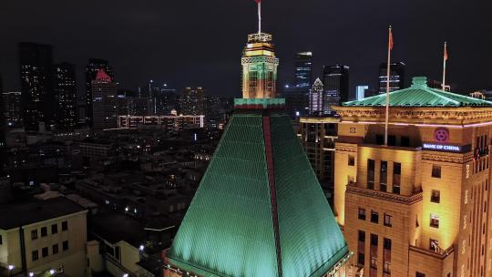 4K航拍上海和平饭店绿尖顶