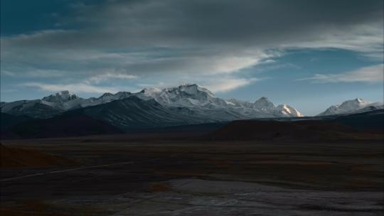 西藏旅游风光喜马拉雅山珠穆朗玛峰日落延时