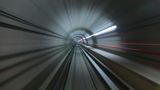 地铁隧道的穿梭