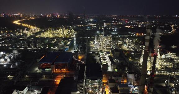 晚上石油炼化厂石化工厂夜景航拍