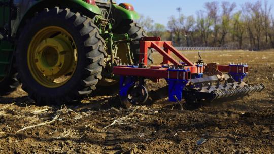农用机器机械耕地视频素材模板下载