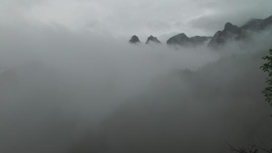 武当山脉云层飘散-大疆航拍原片视频素材模板下载