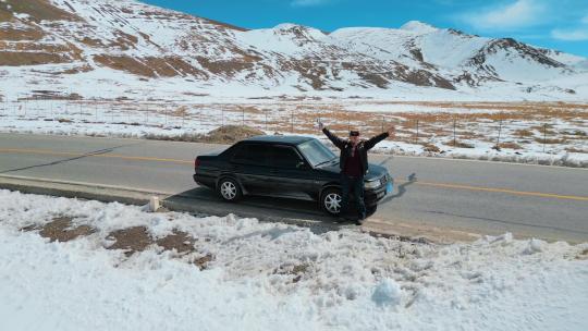 西藏旅游风光318国道雪山风景自驾游客