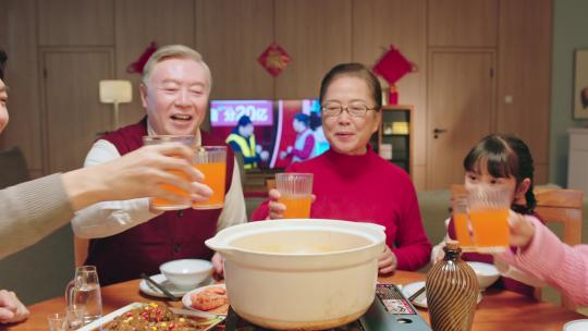 年夜饭 团圆饭 一家人 幸福 过年视频素材模板下载