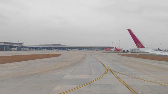 成都天府国际机机场准备出发的航空公司航班