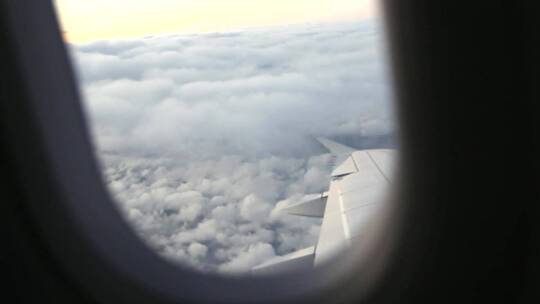 飞机靠窗座位的景色