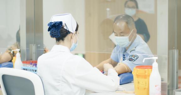 医院排队抽血验血化验