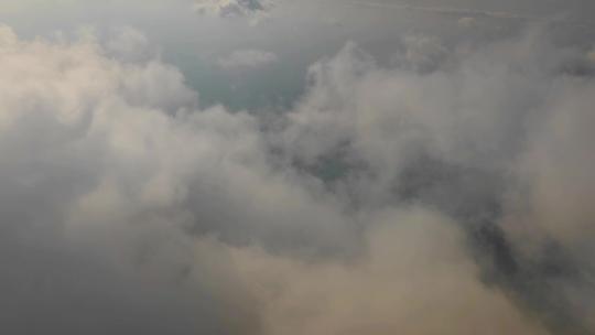 江西景德镇飞机窗外的乌云