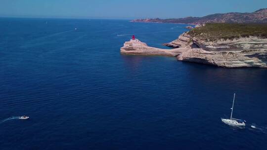 无人机拍摄的海岸悬崖