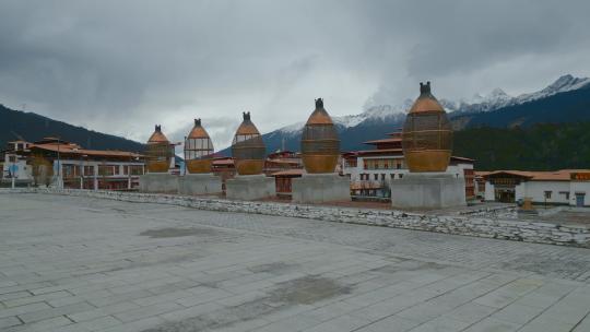 西藏旅游风光318国道鲁朗小镇佛教风景视频素材模板下载