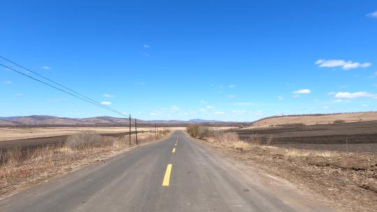 内蒙古边塞乡村公路景观