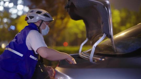 疫情下的城市夜晚/滴滴代驾司机/代驾专车