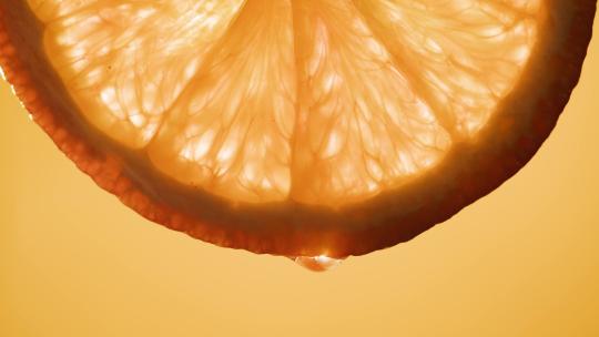 水果西柚上滴汁水的慢镜头特写