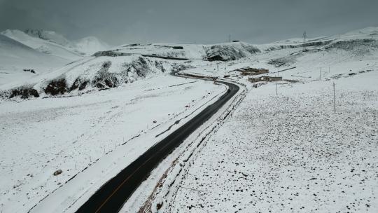 西藏旅游风光317国道白色世界黑色公路
