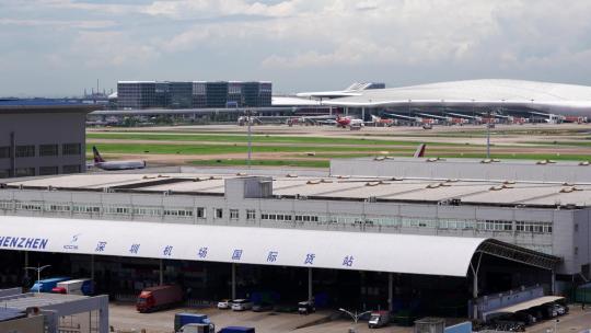 深圳机场航空货运物流公司前飞机起飞视频素材模板下载