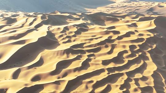 航拍内蒙古阿拉善沙漠沙丘自然风景