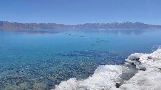 西藏那曲当惹雍措圣湖纯净湖水风光