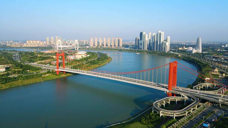 航拍南宁城市风光良庆大桥正版超高清4k商用授权视频素材下载(编号:u0