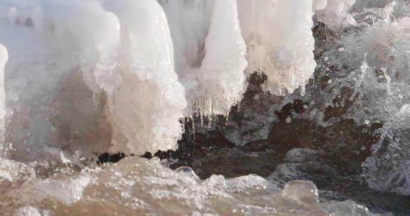 冰雪开始融化的河流升格视频