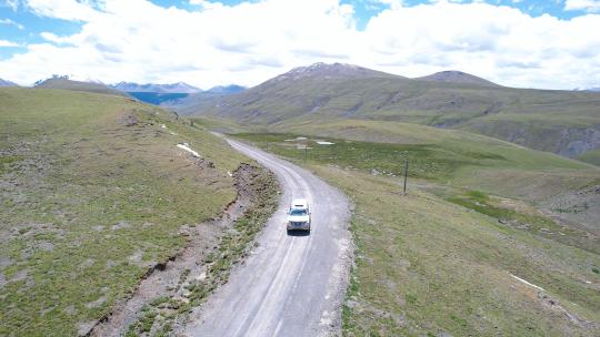 自驾西藏 无人盘山路 航拍环绕 群山高清在线视频素材下载