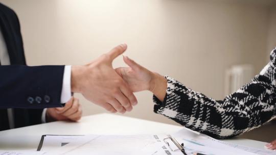合作共赢握手