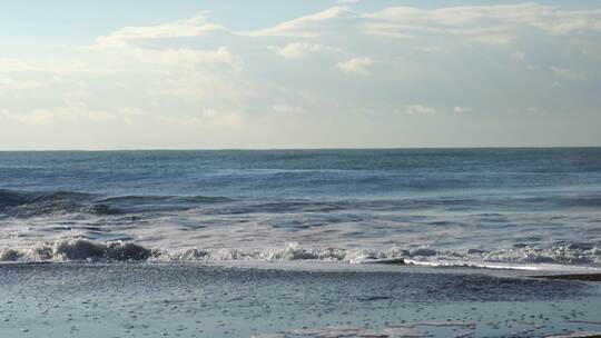 海浪沙滩蓝天自然风光