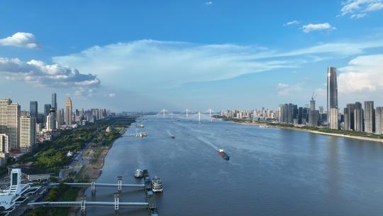航拍武汉城市长江江滩江景地标天际线高楼群
