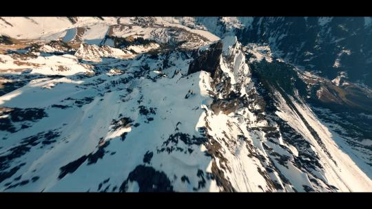 FPV无人机航拍雪山山脉