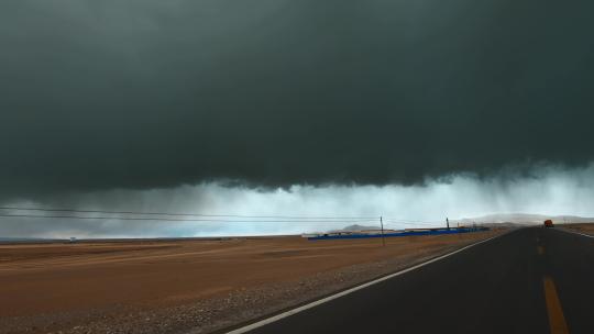 西藏旅游风光219国道车窗外乌云压顶天象
