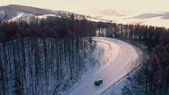 4k航拍雪后的山林