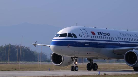 中国国际航空公司飞机滑行大特写空客319