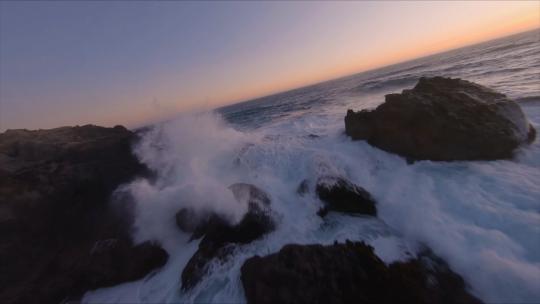FPV航拍海浪拍打岩石视频素材模板下载