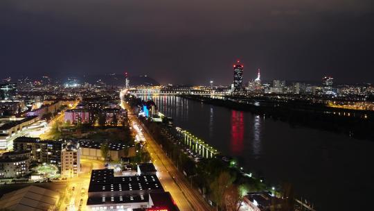 延时摄影河畔城市夜景
