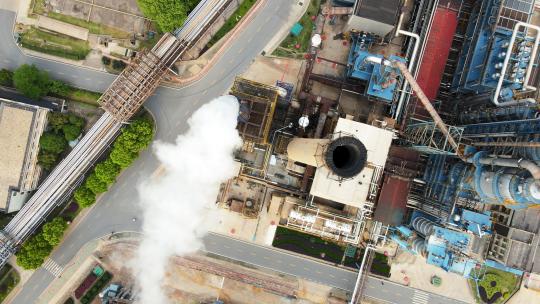 航拍城市石化工业基地钢铁工厂烟囱生产环境视频素材模板下载