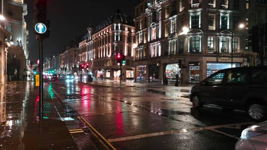 雨夜伦敦摄政街的交通