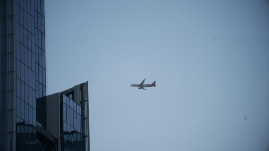 飞机与建筑