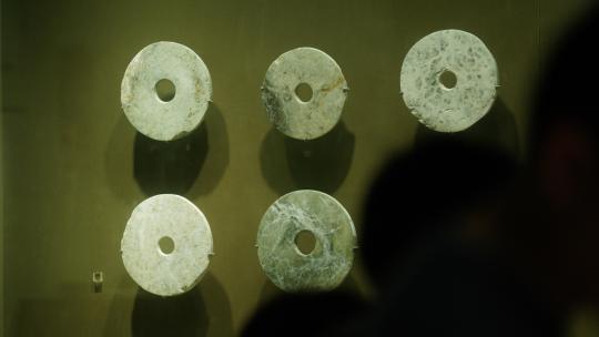 南京博物院 文物展览陶器玉器玉佩看展文物视频素材模板下载