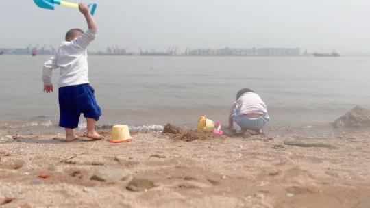 小孩溺水 涉水 河边玩耍 小孩 小朋友