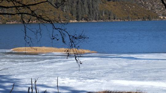 冬天结冰湖面视频素材模板下载