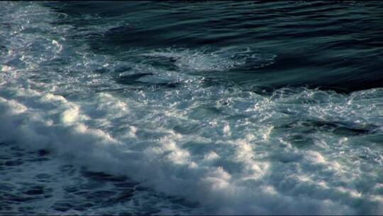 实拍大气震撼大海海浪涌动拍打视频素材