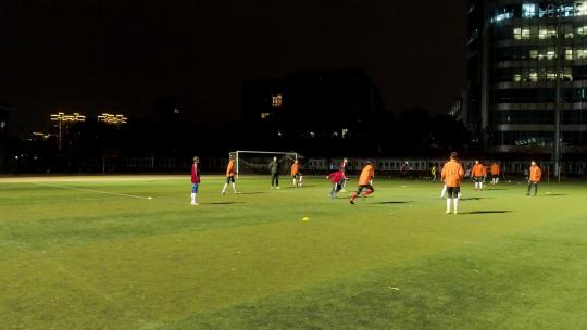 夜晚足球集训高清在线视频素材下载