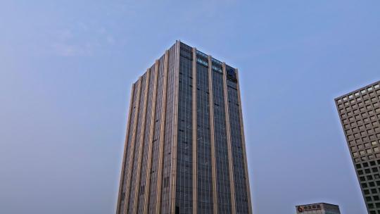 深圳建行大厦仰拍上升前进视频素材模板下载