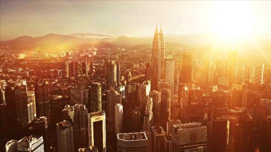 马来西亚首都吉隆坡的橙色日出鸟瞰图